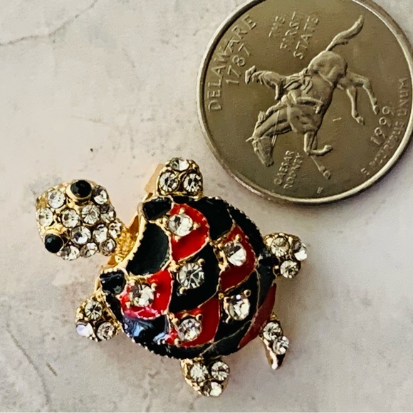 Black and Red Turtle Rhinestone Brooch - Picture 3 of 4